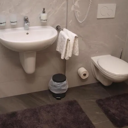Anker Garni فندق راستات